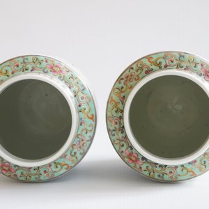 Une paire de vases couverts en porcelaine de Chine famille rose aux cailles, République, 20ème — photo 8