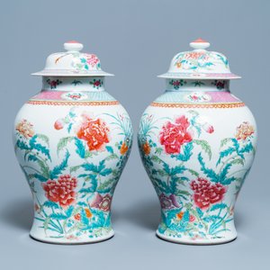 Une paire de vases couverts en porcelaine de Chine famille rose, marque de Qianlong, 19ème — photo 4