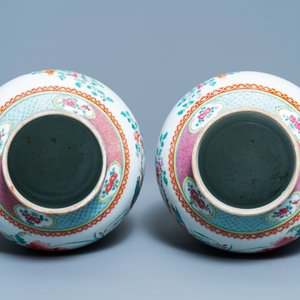 Une paire de vases couverts en porcelaine de Chine famille rose, marque de Qianlong, 19ème — photo 5