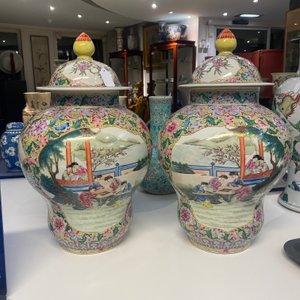 Une paire de vases couverts en porcelaine de Chine famille rose, marque de Qianlong, République — photo 10