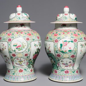 Une paire de vases couverts en porcelaine de Chine famille rose, marque de Qianlong, 19ème — photo 2