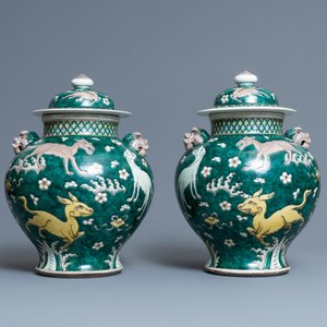 Une paire de vases couverts en porcelaine de Chine famille verte, 19ème — photo 3