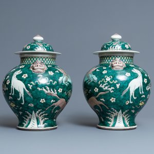 Une paire de vases couverts en porcelaine de Chine famille verte, 19ème — photo 4