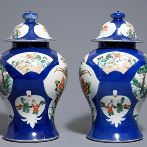 Une paire de vases couverts en porcelaine de Chine famille verte, 19ème — photo 2