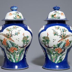 Une paire de vases couverts en porcelaine de Chine famille verte, 19ème — photo 3
