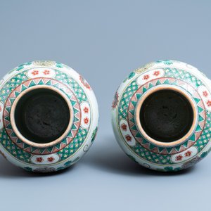 Une paire de vases couverts en porcelaine de Chine famille verte à décor de dragons, 19ème — photo 5