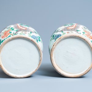 Une paire de vases couverts en porcelaine de Chine famille verte à décor de dragons, 19ème — photo 6