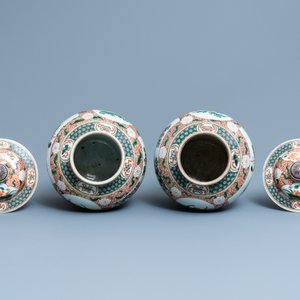 Une paire de vases couverts en porcelaine de Chine famille verte, marque de Kangxi, 19ème — photo 5