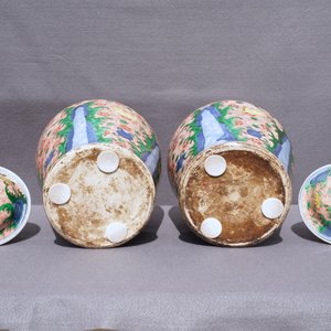 Une paire de vases couverts en porcelaine de Chine wucai, époque Transition — photo 52