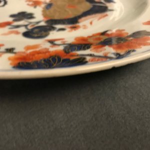 Une paire de vases couverts et deux plats en porcelaine de Chine de style Imari et famille rose, Qianlong — photo 13