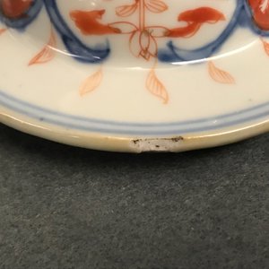 Une paire de vases couverts et deux plats en porcelaine de Chine de style Imari et famille rose, Qianlong — photo 28