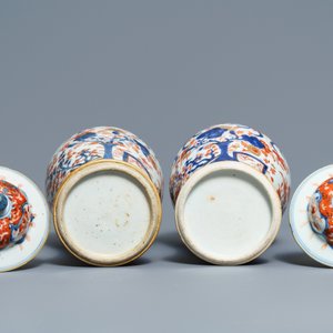 Une paire de vases couverts et deux plats en porcelaine de Chine de style Imari et famille rose, Qianlong — photo 4