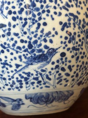 Une paire de vases couverts et trois pots en porcelaine de Chine en bleu et blanc, 19ème — photo 65