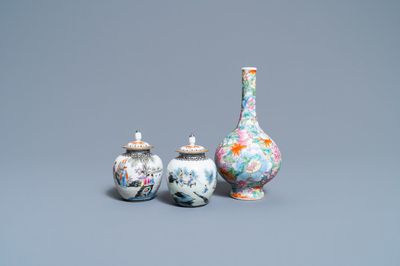 Une paire de vases couverts miniatures et un vase millefleurs en porcelaine de Chine famille rose, marques de Qianlong, République