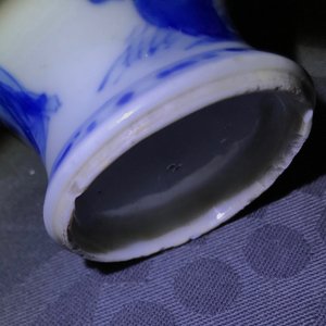 Une paire de vases couverts miniatures ou boîtes à thé en porcelaine de Chine bleu et blanc, Kangxi — photo 16