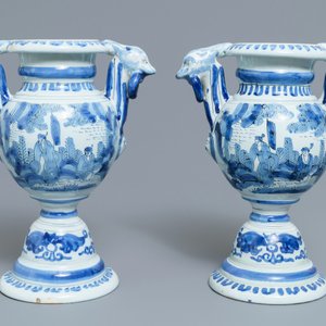 Une paire de vases d'autel en faïence de Delft bleu et blanc, 17ème — photo 3
