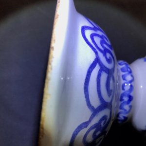 Une paire de vases d'autel en faïence de Delft en bleu et blanc à décor de chinoiserie, fin du 17ème — photo 12