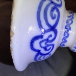 Une paire de vases d'autel en faïence de Delft en bleu et blanc à décor de chinoiserie, fin du 17ème — photo 28