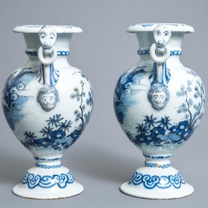Une paire de vases d'autel en faïence de Delft en bleu et blanc à décor de chinoiserie, fin du 17ème — photo 4