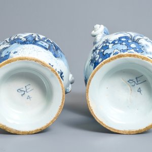 Une paire de vases d'autel en faïence de Delft en bleu et blanc à décor de chinoiserie, fin du 17ème — photo 5