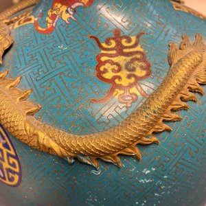 Une paire de vases de forme bouteille en émaux cloisonnés, 19ème — photo 17