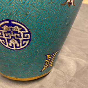 Une paire de vases de forme bouteille en émaux cloisonnés, 19ème — photo 23