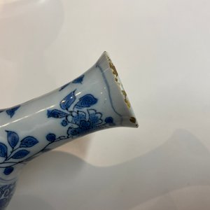 Une paire de vases de forme bouteille en faïence de Delft en bleu et blanc, fin du 17ème — photo 11