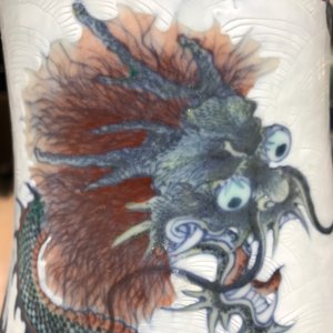 Une paire de vases de forme bouteille en porcelaine de Chine doucai, marque de Qianlong, 19ème — photo 15