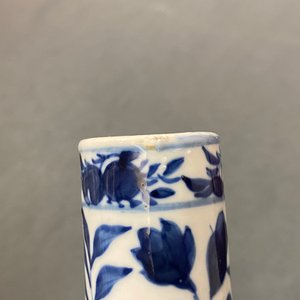 Une paire de vases de forme bouteille en porcelaine de Chine en bleu et blanc, 19ème — photo 7