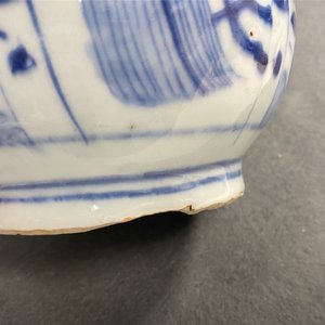 Une paire de vases de forme bouteille en porcelaine de Chine en bleu et blanc, Wanli — photo 25