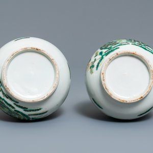 Une paire de vases de forme bouteille en porcelaine de Chine famille rose, 19ème — photo 7