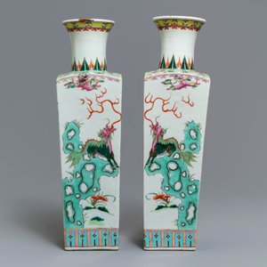Une paire de vases de forme carré en porcelaine de Chine famille rose, 19/20ème — photo 4