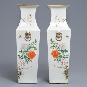 Une paire de vases de forme carré en porcelaine de Chine famille rose, 19ème — photo 2