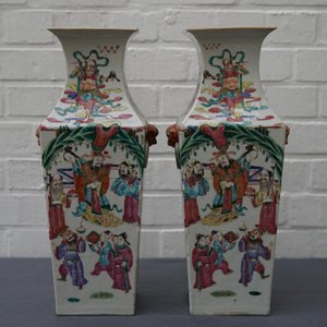 Une paire de vases de forme carré en porcelaine de Chine famille rose, 19ème — photo 15