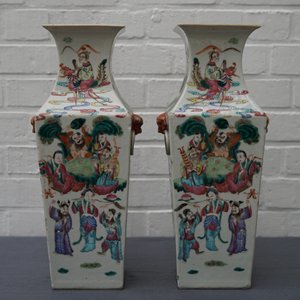 Une paire de vases de forme carré en porcelaine de Chine famille rose, 19ème — photo 17