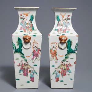 Une paire de vases de forme carré en porcelaine de Chine famille rose, 19ème — photo 2
