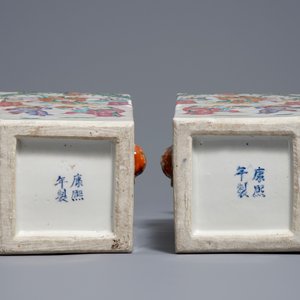 Une paire de vases de forme carré en porcelaine de Chine famille rose, 19ème — photo 6