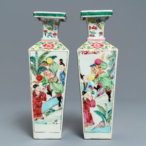 Une paire de vases de forme carré en porcelaine de Chine famille rose, Yongzheng — photo 1