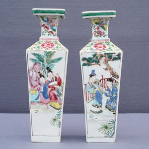 Une paire de vases de forme carré en porcelaine de Chine famille rose, Yongzheng — photo 21