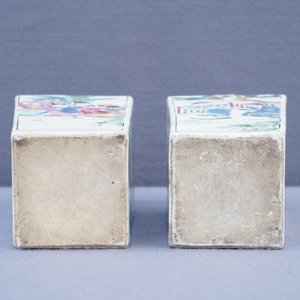 Une paire de vases de forme carré en porcelaine de Chine famille rose, Yongzheng — photo 22