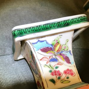 Une paire de vases de forme carré en porcelaine de Chine famille rose, Yongzheng — photo 12