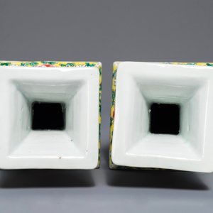 Une paire de vases de forme carré en porcelaine de Chine famille rose, Yongzheng — photo 5