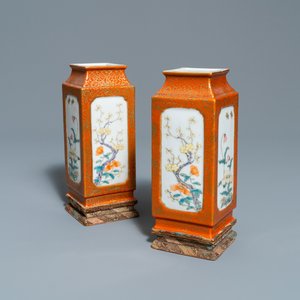 Une paire de vases de forme carrée en porcelaine de Chine famille rose, marque de Yongzheng, République — photo 1
