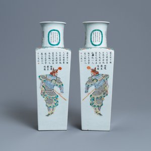Une paire de vases de forme carrée en porcelaine de Chine famille verte à décor Wu Shuang Pu, marque de Kangxi, 19ème — photo 3