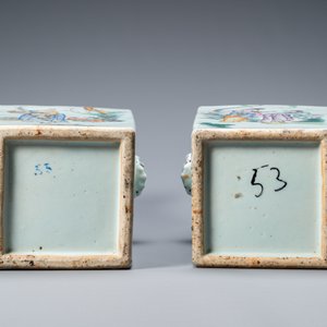 Une paire de vases de forme carrée en porcelaine de Chine qianjiang cai, 19/20ème — photo 6