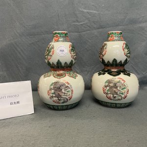 Une paire de vases de forme double gourde en porcelaine de Chine famille verte, 19ème — photo 7