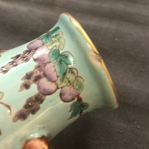 Une paire de vases de forme hu en porcelaine de Chine de style Dayazhai, 19/20ème — photo 11