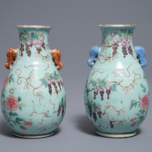 Une paire de vases de forme hu en porcelaine de Chine de style Dayazhai, 19/20ème — photo 3