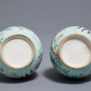 Une paire de vases de forme hu en porcelaine de Chine de style Dayazhai, 19/20ème — photo 5