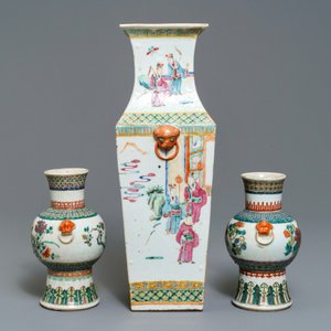 Une paire de vases de forme hu et un de forme carré en porcelaine de Chine famille rose, 19ème — photo 4